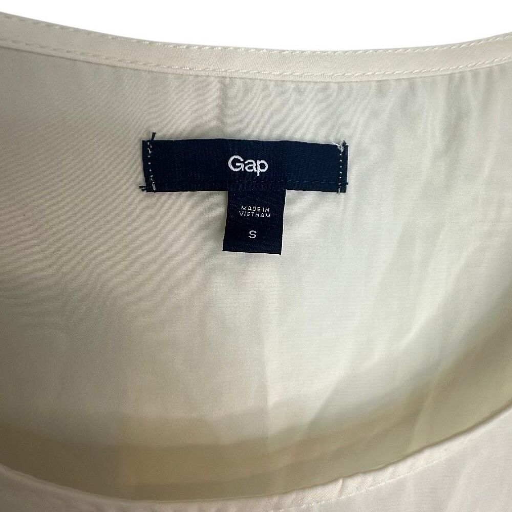 GAP - Picture 3 of 5